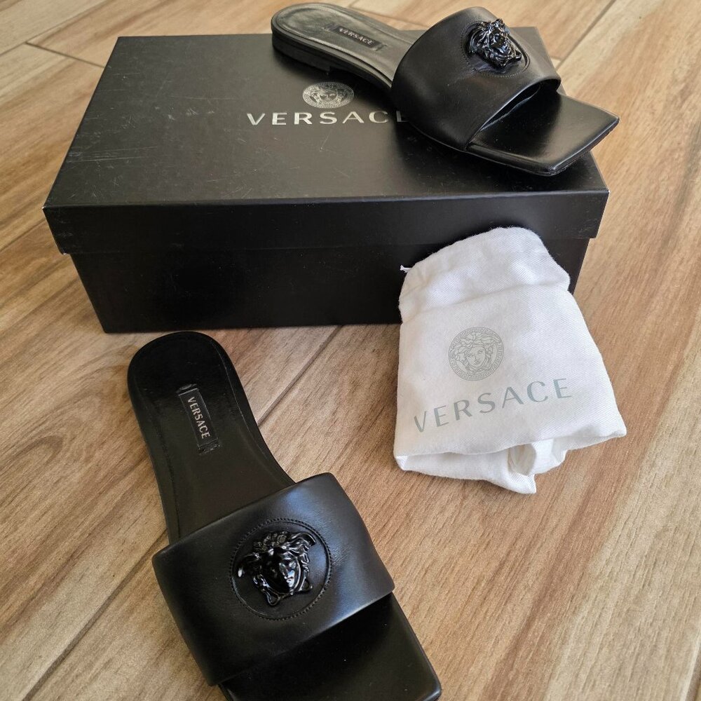 Versace La Medusa Black Leather Flat Sandals Eur. 37